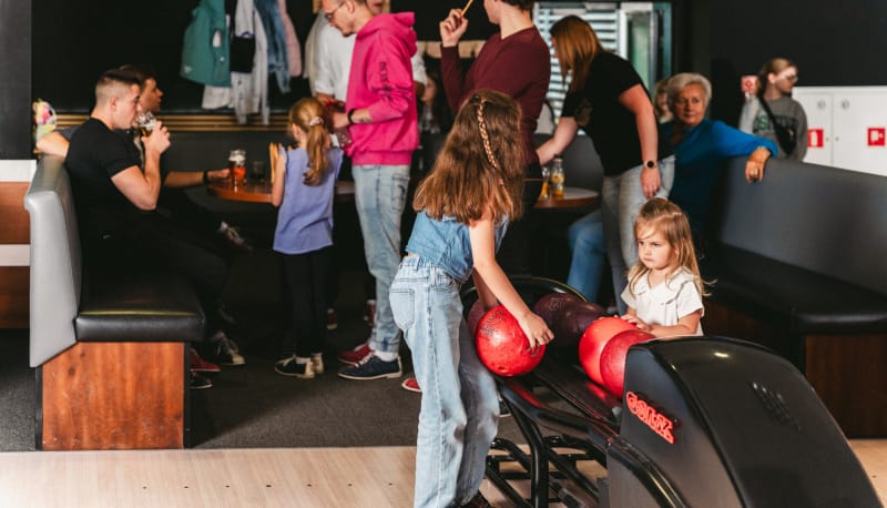 Zdjęcie 2 - Kręgle w Zakopanem: Zanurz się w Świat Zabawy na Kręgielni